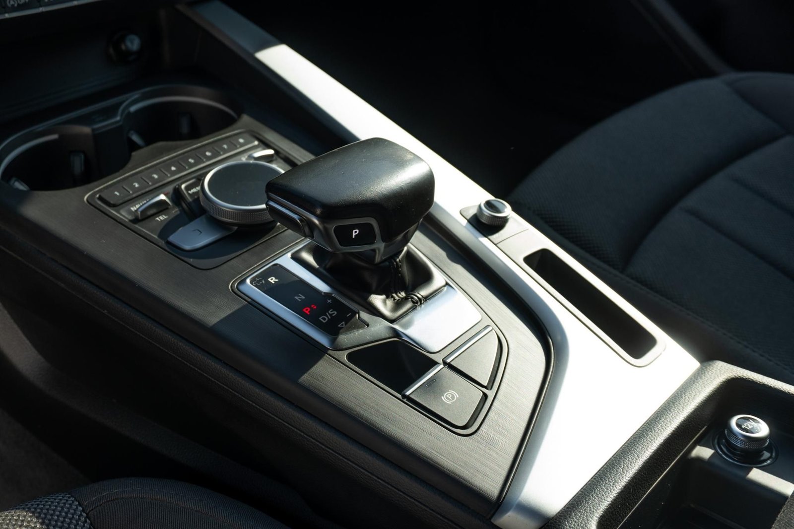 AUDI A4 Avant 2.0 TDI Basis S-tronic – fotó 8 | Demiro Auto Budapest